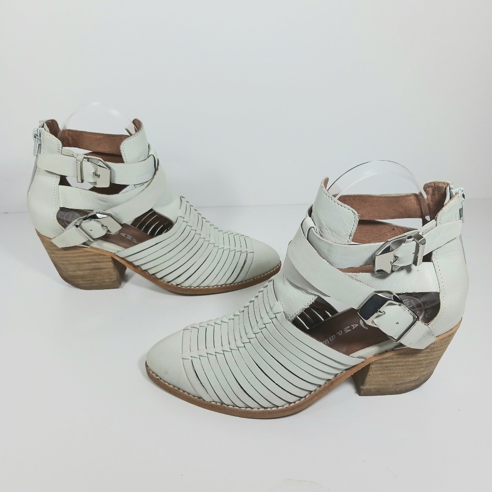 SS1323 $140 GUC Jeffrey Campbell Stillwell Fisherman Ankle Boots 7